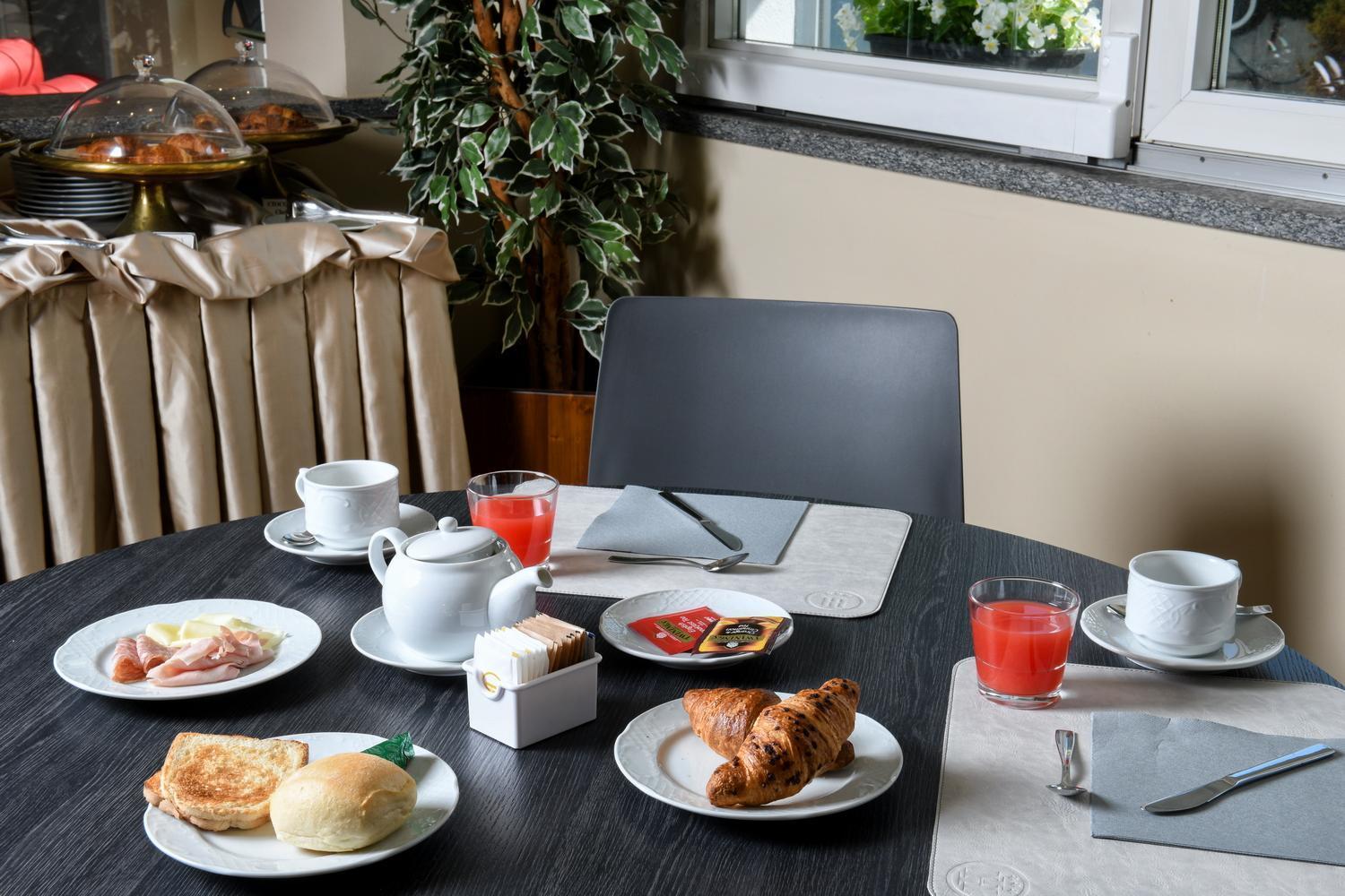 Hotel Internazionale Домодосола Екстериор снимка